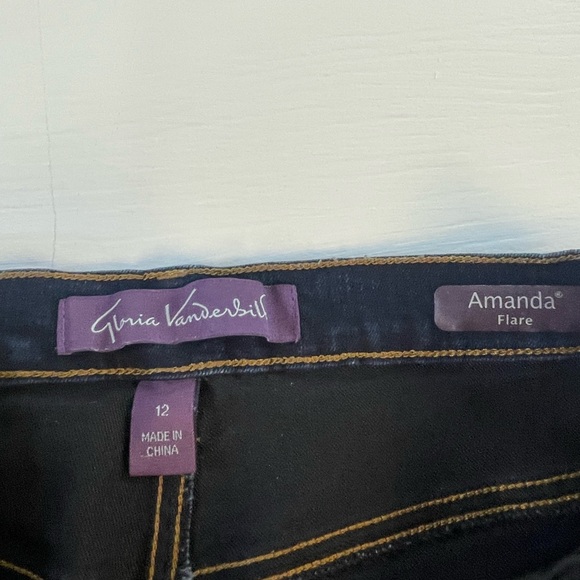 Gloria Vanderbilt Jean - Picture 4 of 6